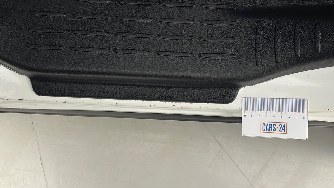 2016 Toyota Kluger Gx (4x2), Automatic, 102421 km, Door Sills Rear LHS Scratch