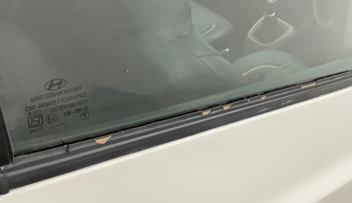 2019 Hyundai Grand i10 SPORTZ 1.2 KAPPA VTVT, Petrol, Manual, 26,498 km, Right rear door - Weather strip has minor damage