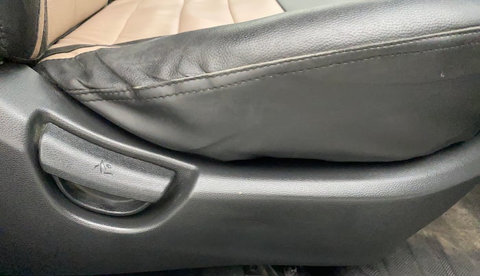 2019 Hyundai Grand i10 SPORTZ 1.2 KAPPA VTVT, Petrol, Manual, 26,498 km, Driver Side Adjustment Panel