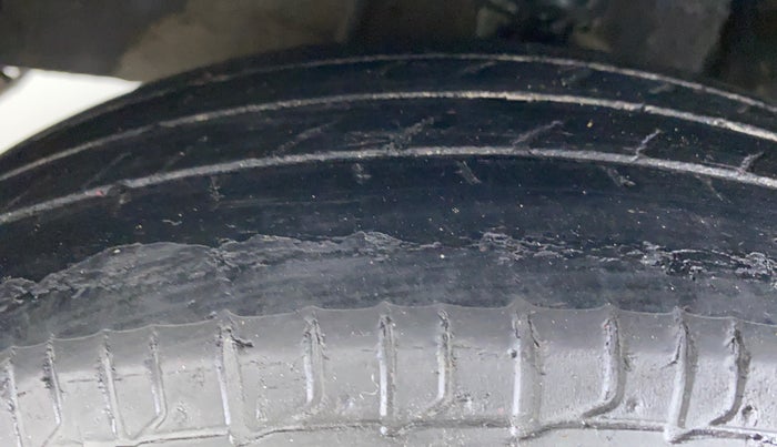 2015 Hyundai i10 MAGNA 1.1 IRDE2, Petrol, Manual, Left Front Tyre Tread