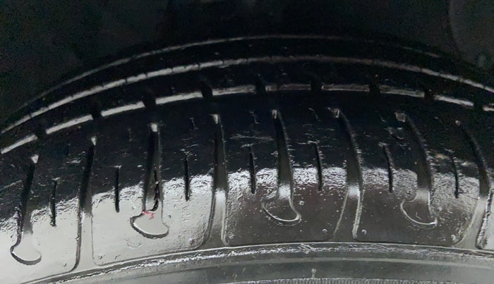 2015 Hyundai Grand i10 SPORTZ 1.2 KAPPA VTVT, Petrol, Manual, 13,675 km, Right Front Tyre Tread