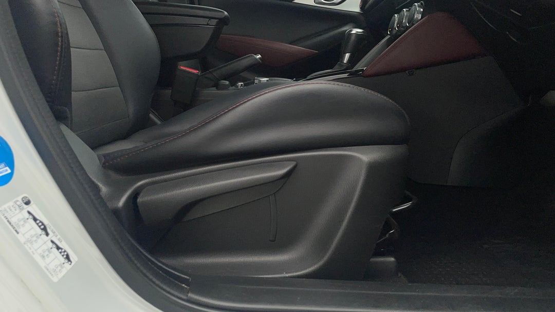 2016 Mazda CX-3 S Touring (awd), Automatic, 130258 km, Drivers Side Adjustment Panel