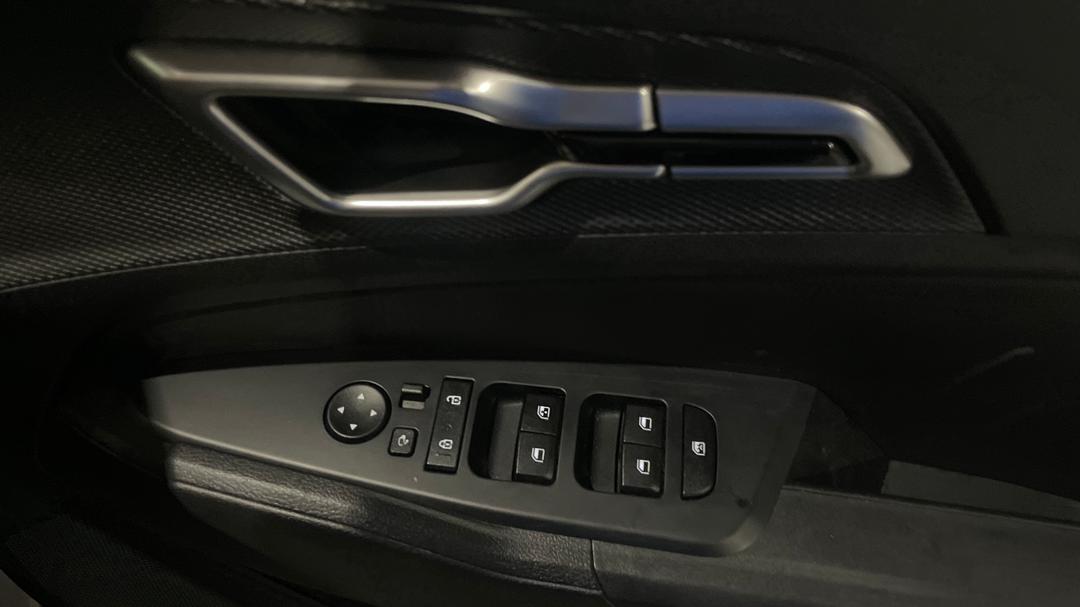 2024 Kia Sportage S (FWD), Automatic, 49895 km, Drivers Side Door Panel Controls