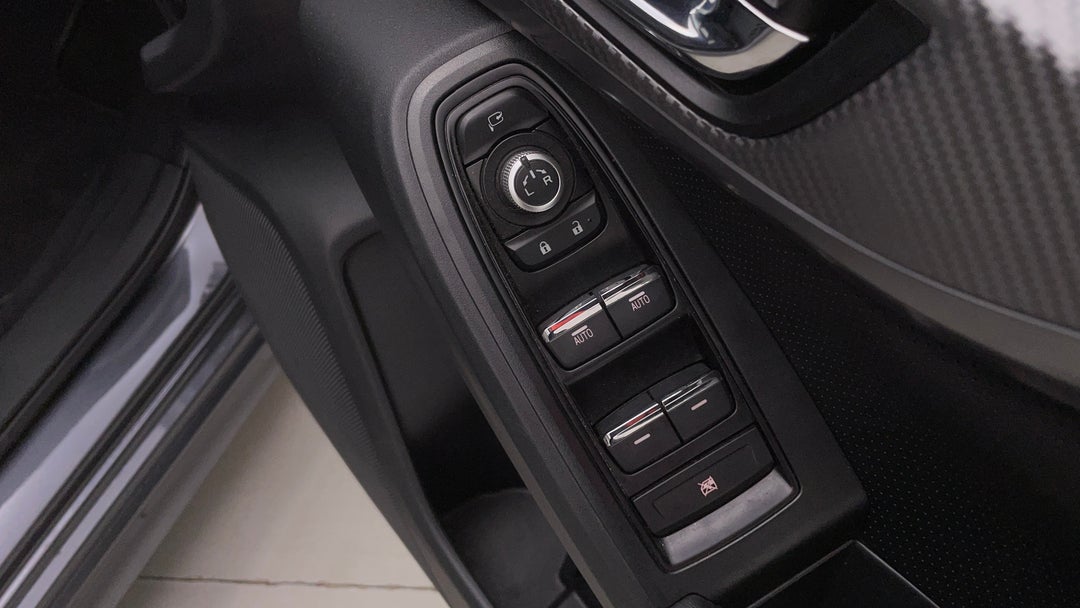 2020 Subaru Impreza 2.0i-s (awd), Automatic, 58121 km, Drivers Side Door Panel Controls