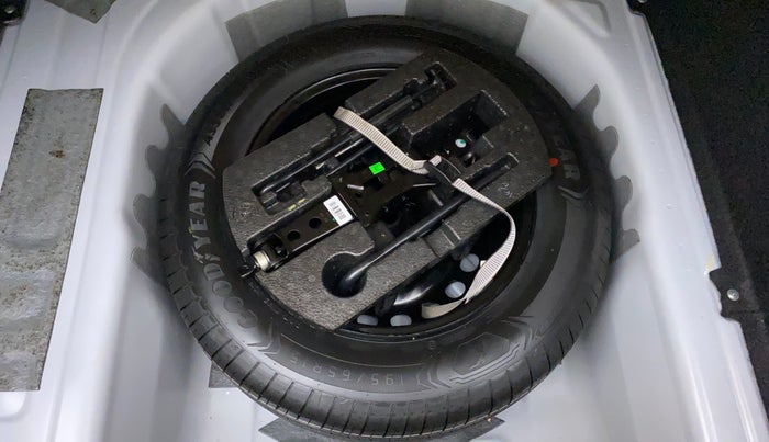 2022 Volkswagen VIRTUS TOPLINE TSI 1.0 MT, Petrol, Manual, 14,585 km, Spare Tyre