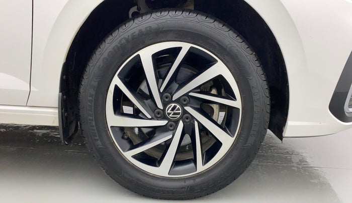 2022 Volkswagen VIRTUS TOPLINE TSI 1.0 MT, Petrol, Manual, 14,585 km, Right Front Wheel