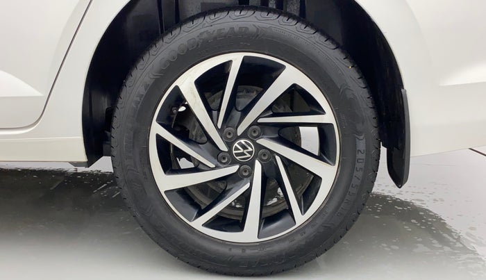 2022 Volkswagen VIRTUS TOPLINE TSI 1.0 MT, Petrol, Manual, 14,585 km, Left Rear Wheel