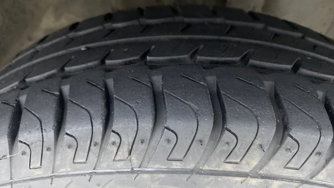Right Front Tyre Tread