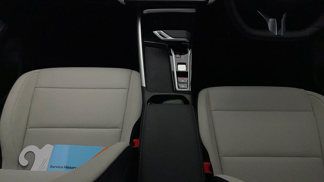 2025 MG ZS Essence, Automatic, 6329 km, Center Console