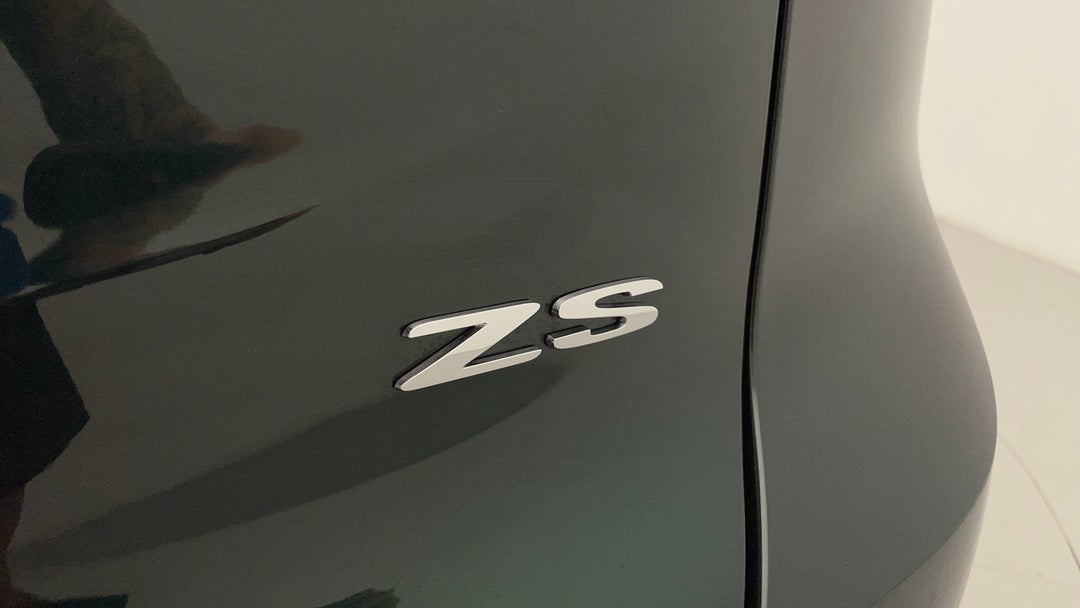 2025 MG ZS Essence, Automatic, 6329 km, Badge (Boot Right Side)