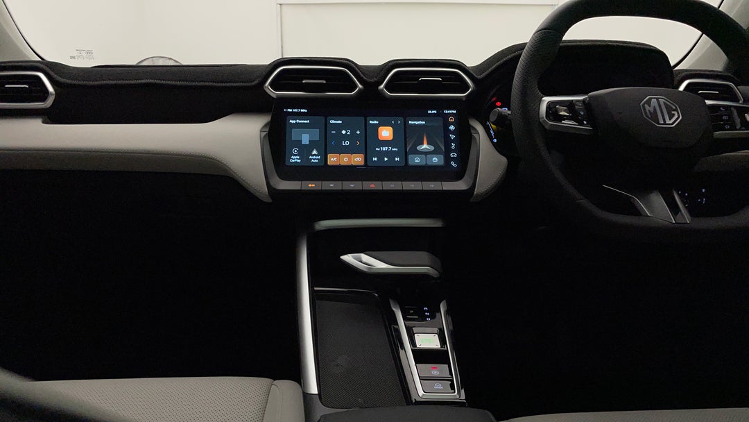 2025 MG ZS Essence, Automatic, 6329 km, Dashboard View