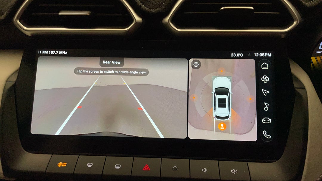 2025 MG ZS Essence, Automatic, 6329 km, Parking Camera