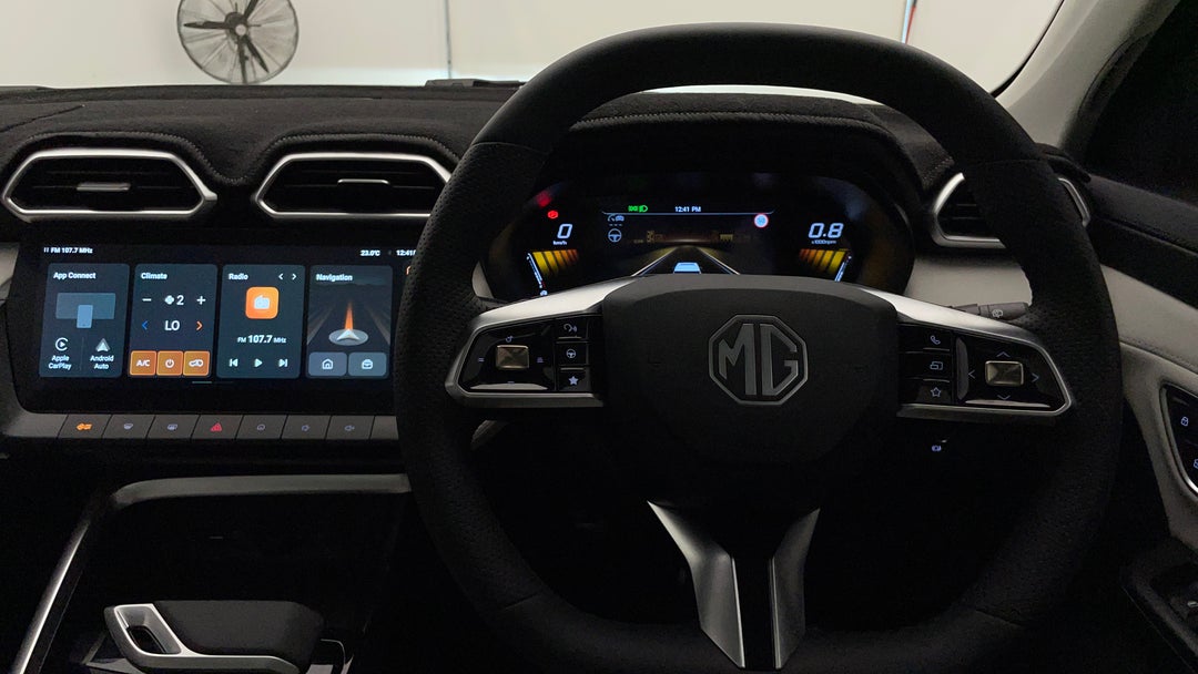 2025 MG ZS Essence, Automatic, 6329 km, Steering Wheel Close-up