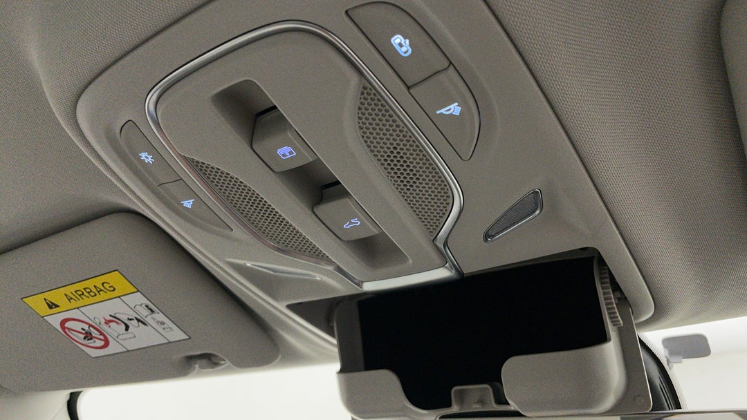 2025 MG ZS Essence, Automatic, 6329 km, On-Roof Controls/Sunglass holder