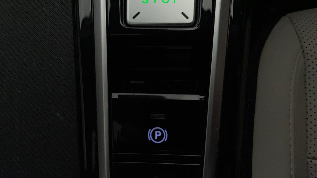 2025 MG ZS Essence, Automatic, 6329 km, Handbrake