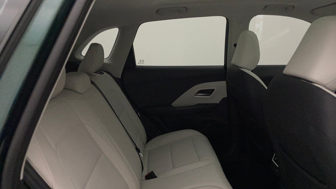 2025 MG ZS Essence, Automatic, 6329 km, Right Side Rear Door Cabin View