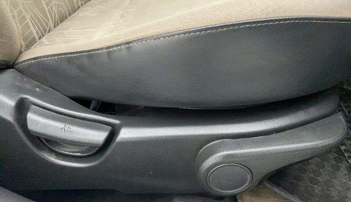 2015 Hyundai Xcent SX 1.2, CNG, Manual, 59,007 km, Driver Side Adjustment Panel