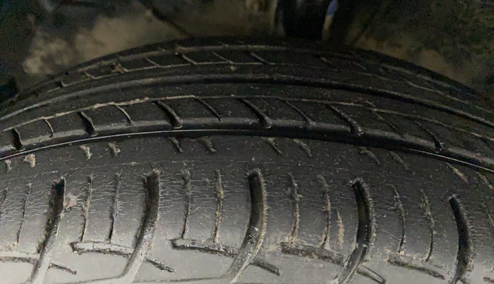 2017 Maruti Baleno DELTA PETROL 1.2, Petrol, Manual, 40,410 km, Left Front Tyre Tread