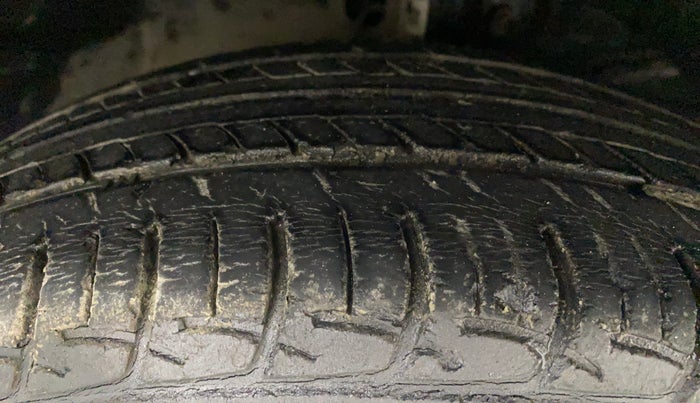 2017 Maruti Baleno DELTA PETROL 1.2, Petrol, Manual, 40,410 km, Right Front Tyre Tread