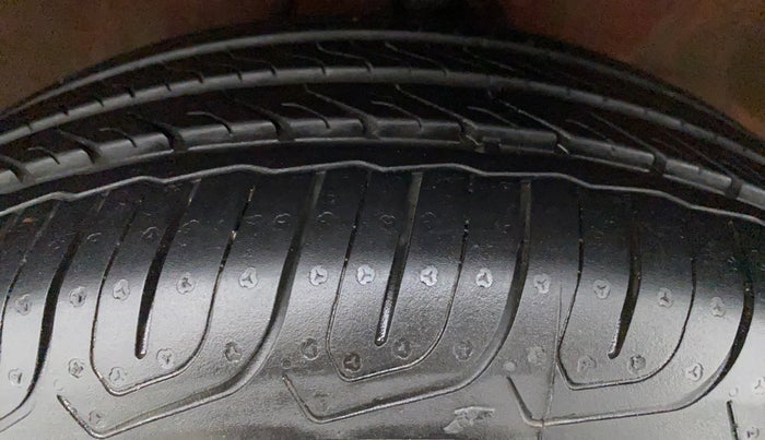 2013 Maruti Ritz ZXI, Petrol, Manual, 14,047 km, Right Front Tyre Tread
