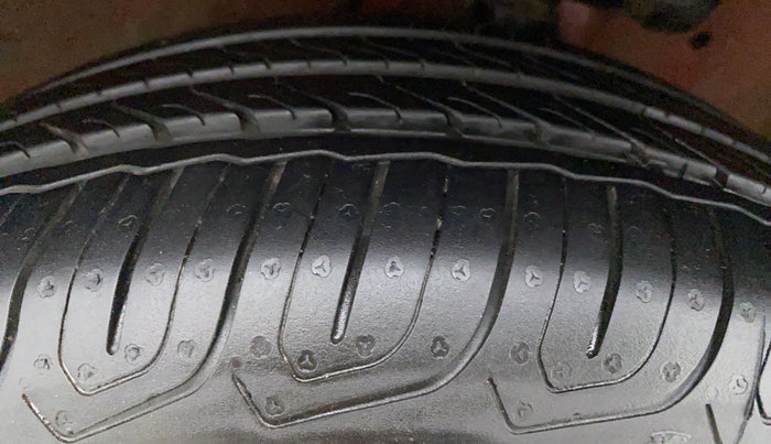 2013 Maruti Ritz ZXI, Petrol, Manual, 14,047 km, Left Rear Tyre Tread