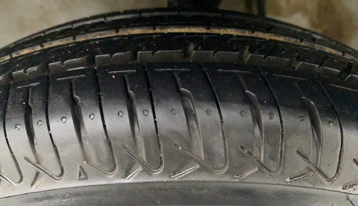 2018 Maruti Alto 800 LXI, Petrol, Manual, 21,548 km, Left Front Tyre Tread