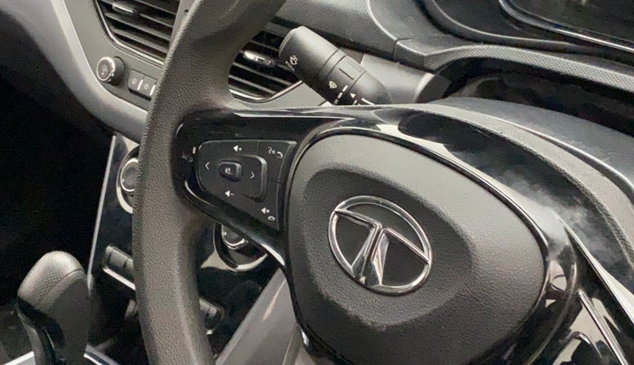 2021 Tata NEXON XMA SUNROOF PETROL, Petrol, Automatic, 4,351 km, Steering wheel - Phone control not functional