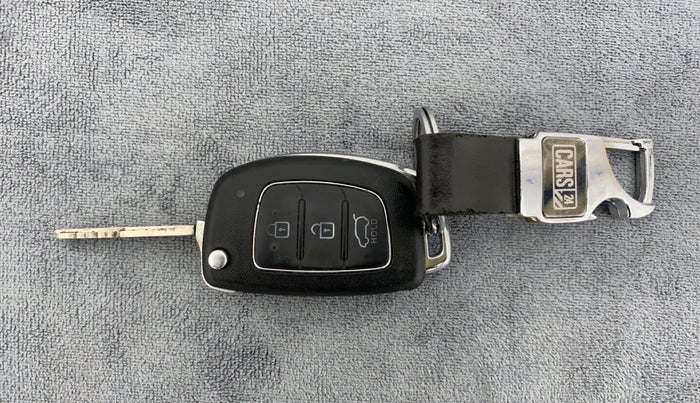 2015 Hyundai Xcent S 1.2, Petrol, Manual, 21,176 km, Key Close Up