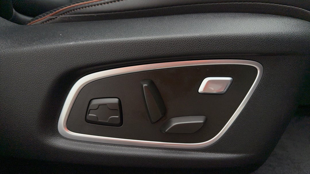 2022 Renault Koleos Intens (4x4), Automatic, 25340 km, Drivers Side Adjustment Panel