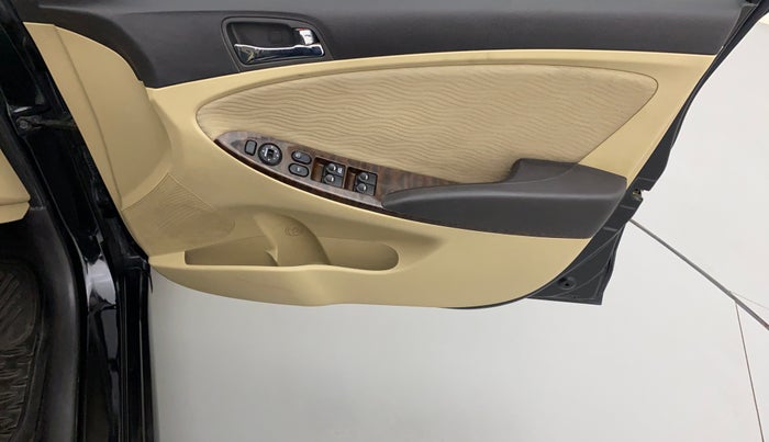 2014 Hyundai Verna FLUIDIC 1.6 SX CRDI, Diesel, Manual, 73,028 km, Driver Side Door Panels Controls