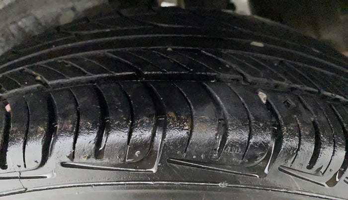 2011 Hyundai Santro Xing GLS, Petrol, Manual, 47,979 km, Right Front Tyre Tread
