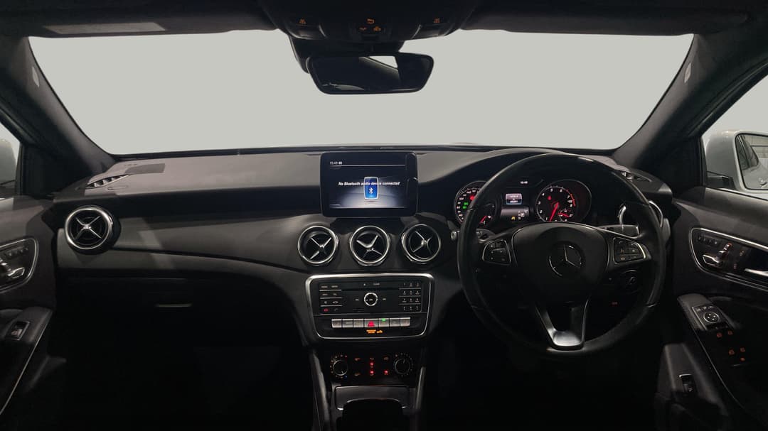 2019 Mercedes-benz GLA 180, Automatic, 40391 km, Dashboard View