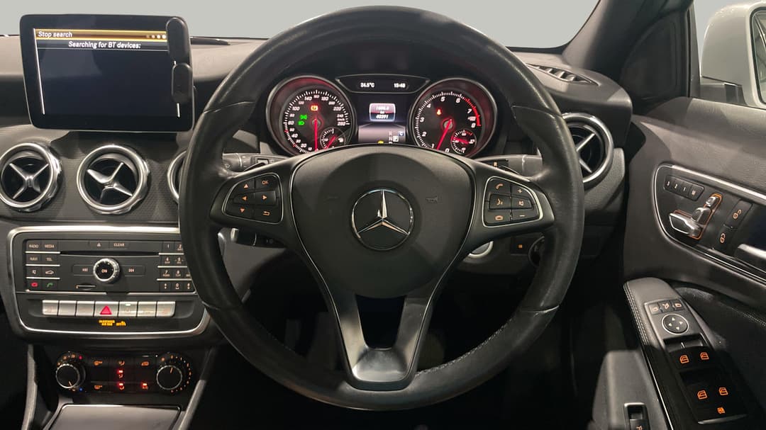 2019 Mercedes-benz GLA 180, Automatic, 40391 km, Steering Wheel Close-up