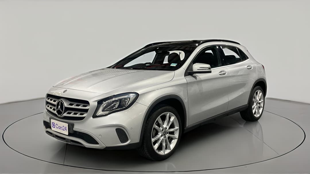 2019 Mercedes-benz GLA 180, Automatic, 40391 km, Left Front Diagonal (45- Degree) View