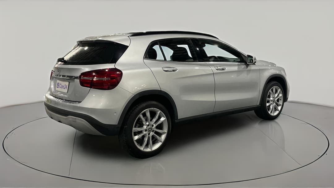 2019 Mercedes-benz GLA 180, Automatic, 40391 km, Right Back Diagonal (45- Degree) View