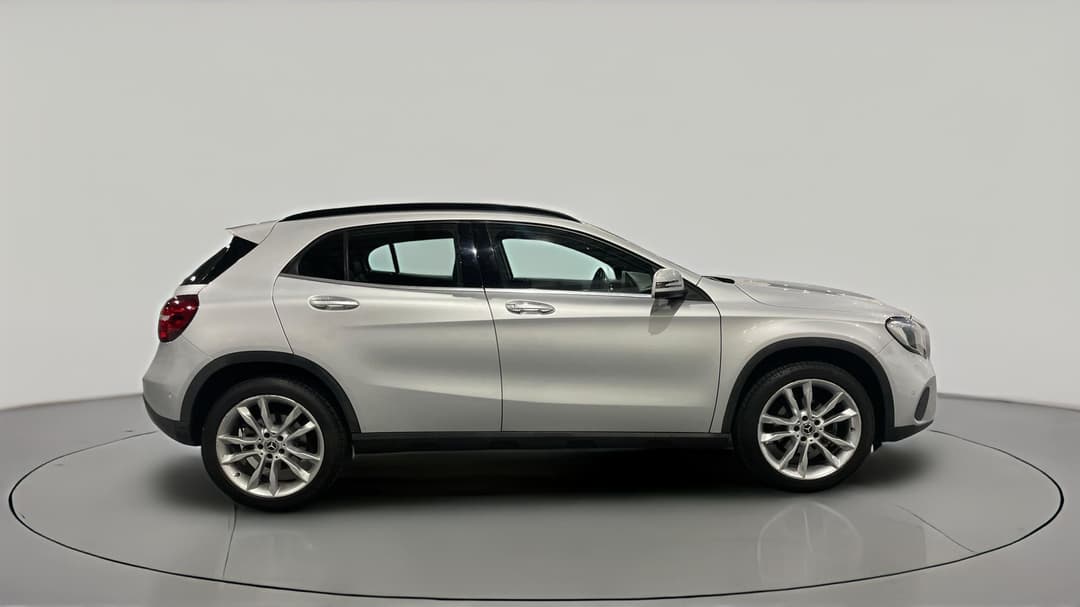 2019 Mercedes-benz GLA 180, Automatic, 40391 km, Right Side View