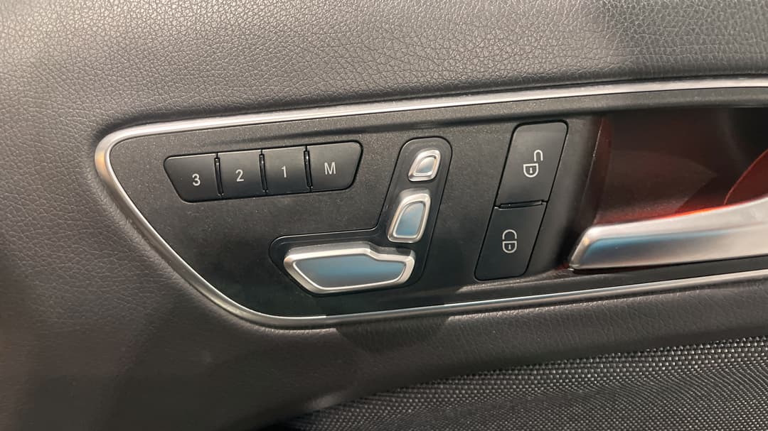2019 Mercedes-benz GLA 180, Automatic, 40391 km, Drivers Side Adjustment Panel