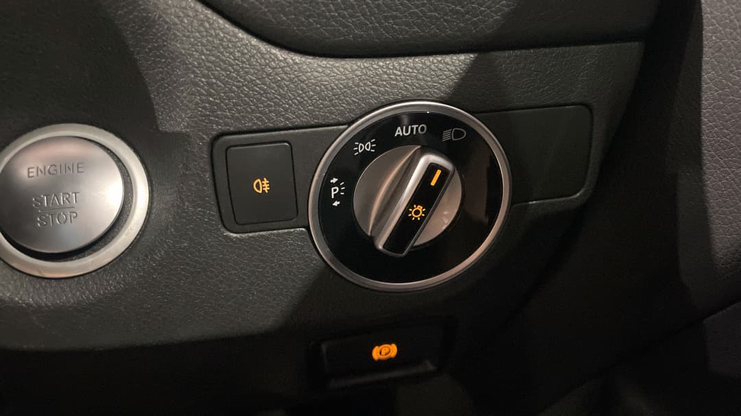 2019 Mercedes-benz GLA 180, Automatic, 40391 km, Utility Switches/Buttons