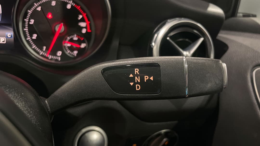2019 Mercedes-benz GLA 180, Automatic, 40391 km, Gear Lever 