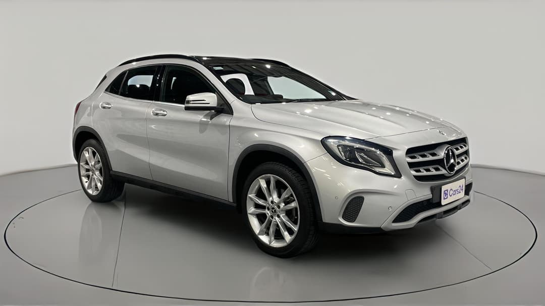 2019 Mercedes-benz GLA 180, Automatic, 40391 km, Right Front Diagonal (45- Degree) View