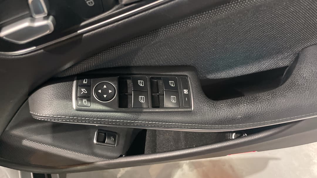 2019 Mercedes-benz GLA 180, Automatic, 40391 km, Drivers Side Door Panel Controls
