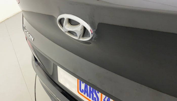 2021 Hyundai Tucson GLS 2WD AT PETROL, Petrol, Automatic, 77,085 km, Dicky (Boot door) - Slightly dented