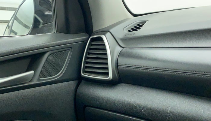 2021 Hyundai Tucson GLS 2WD AT PETROL, Petrol, Automatic, 77,085 km, AC Unit - Front vent has minor damage