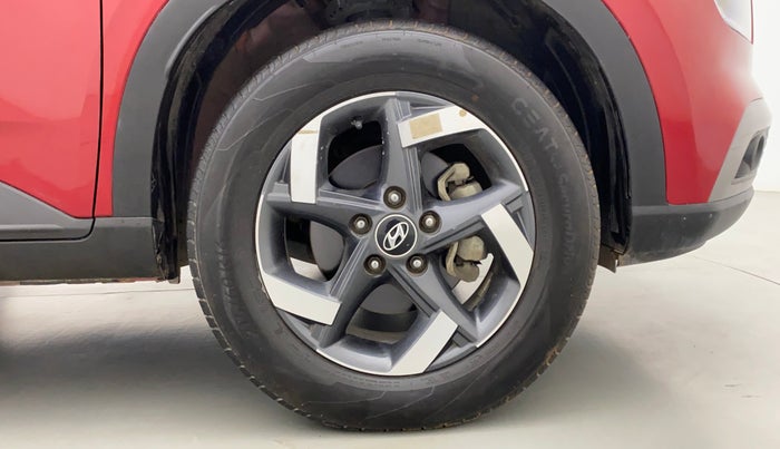2020 Hyundai VENUE SX 1.5 CRDI, Diesel, Manual, 31,537 km, Right Front Wheel