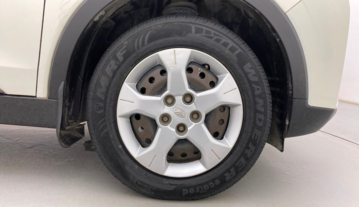 2019 Mahindra XUV300 W6 1.2 PETROL, Petrol, Manual, 40,899 km, Right Front Wheel