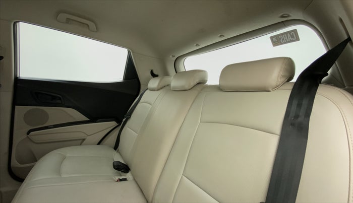 2019 Mahindra XUV300 W6 1.2 PETROL, Petrol, Manual, 40,899 km, Right Side Rear Door Cabin