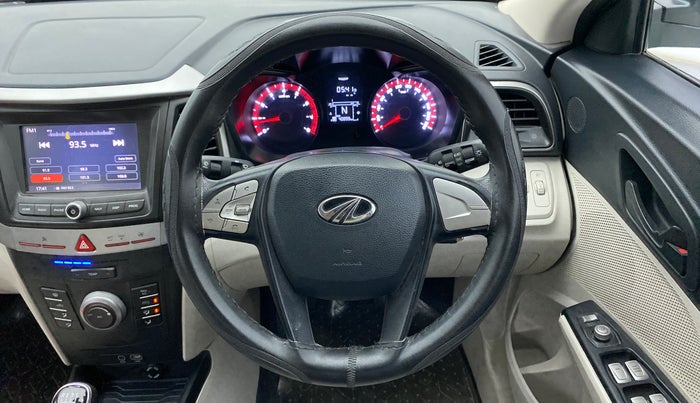 2019 Mahindra XUV300 W6 1.2 PETROL, Petrol, Manual, 40,899 km, Steering Wheel Close Up
