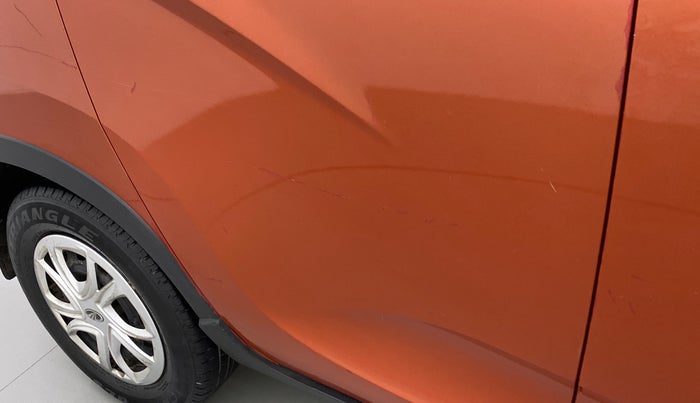 2017 Mahindra Kuv100 K4 6 STR, CNG, Manual, 58,450 km, Right rear door - Minor scratches