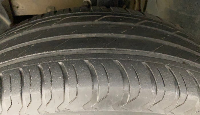 2017 Renault Duster RXE PETROL, Petrol, Manual, 68,233 km, Left Front Tyre Tread