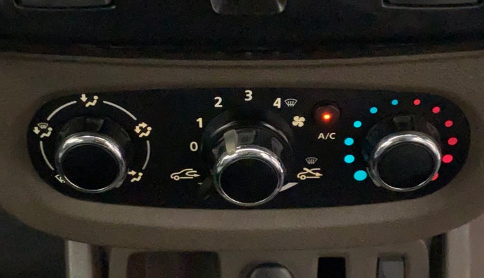 2017 Renault Duster RXE PETROL, Petrol, Manual, 68,233 km, AC Unit - Directional switch has minor damage